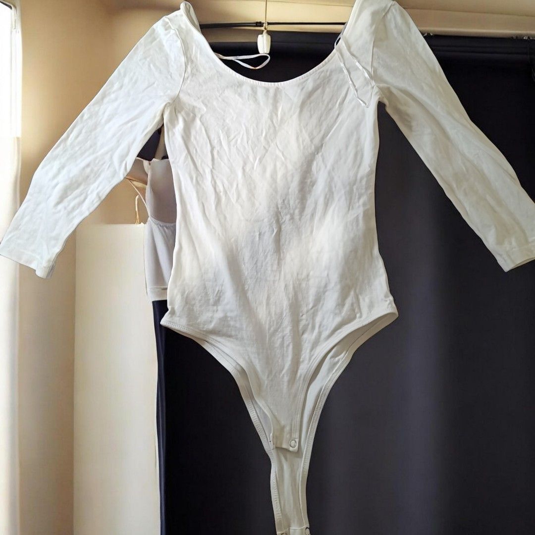 White Long Sleeve Bodysuit (Category: Others Tops) located in Manila. Submitted by findsbyharlie (Listing ID 1433404223, Image 1). Description: 💳 Payment Method 🍒Meet Up (Around Taguig Area) 🍒Grab Express .
