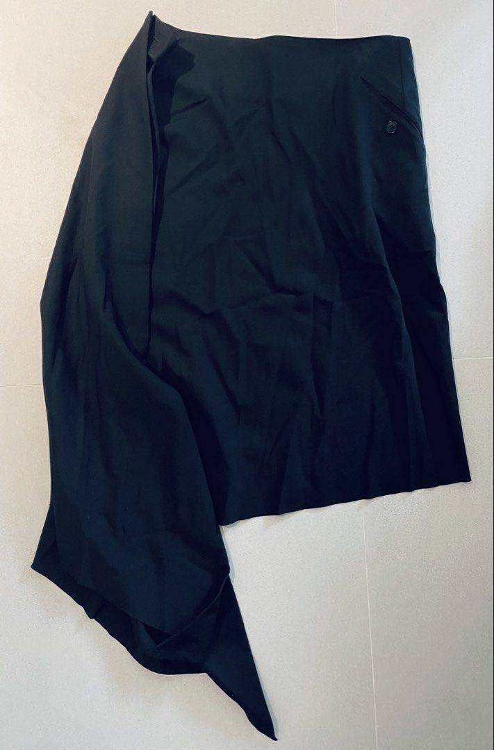 Y's by Yohji Yamamoto Hoodie & skirt (Category: Other Tops) located in Singapore. Submitted by chongchong7_ (Listing ID 1433562402, Image 3). Description: Y’s by Yohji Yamamoto relaxed hoodie size 4 well used. Y’s by Yohji Yamamoto wool skirt size 4 Missing one button. (Like new) .