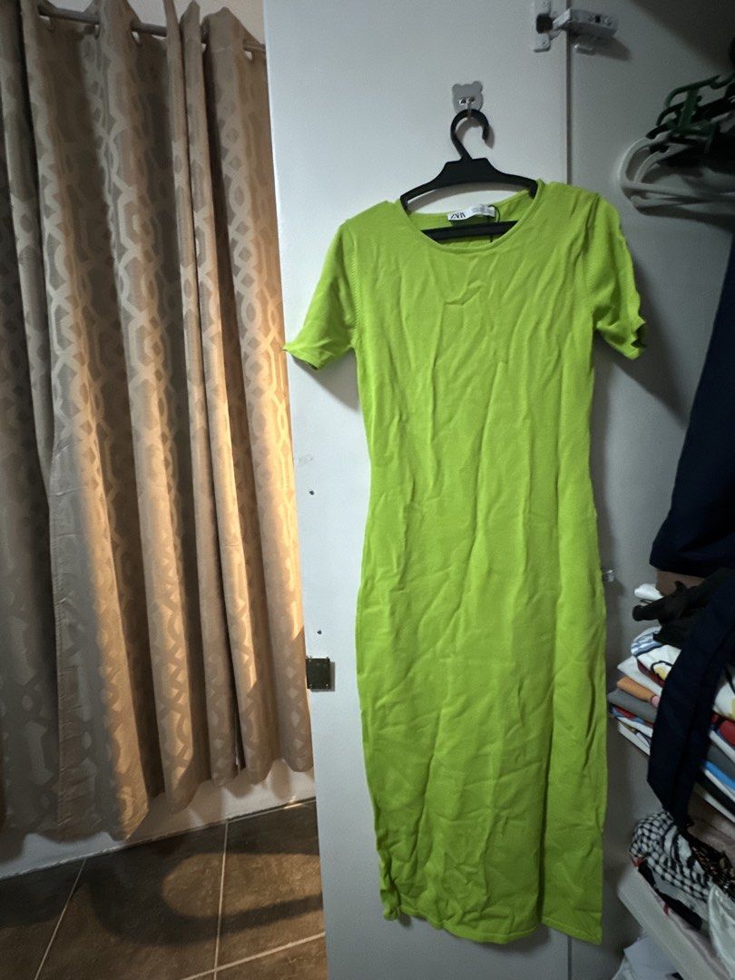 Zara knit fitted dress (Category: Dresses) located in San Simon. Submitted by katechicha96 (Listing ID 1433509270, Image 2). Description: .