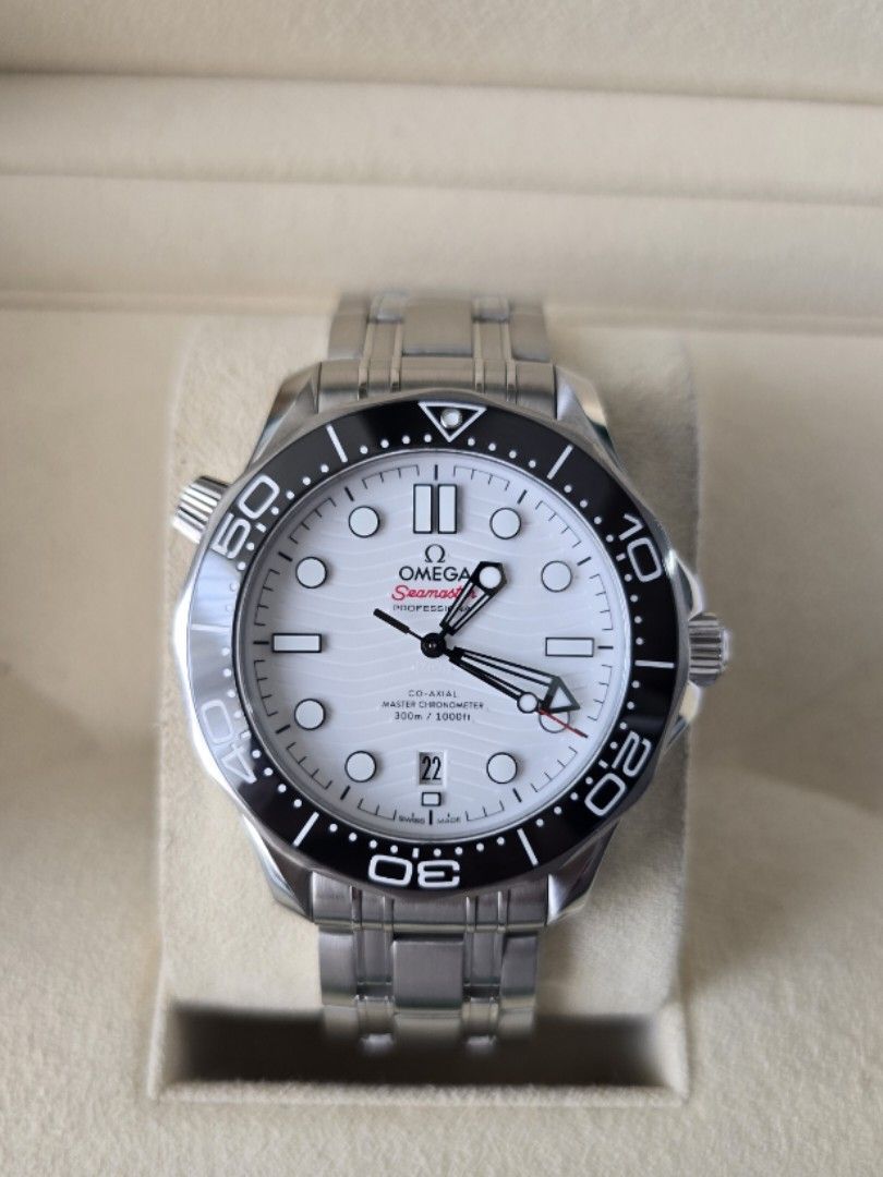 2021 Omega Seamaster 300 White (Category: Luxury Watches) located in Mandaluyong City. Submitted by 88nac (Listing ID 1433686818, Image 1). Description: For sale: Omega Seamaster White SMP300 Sapphire Full set 9.8/10 Condition 2021 Additional photos can be requested Meet ups to be scheduled.