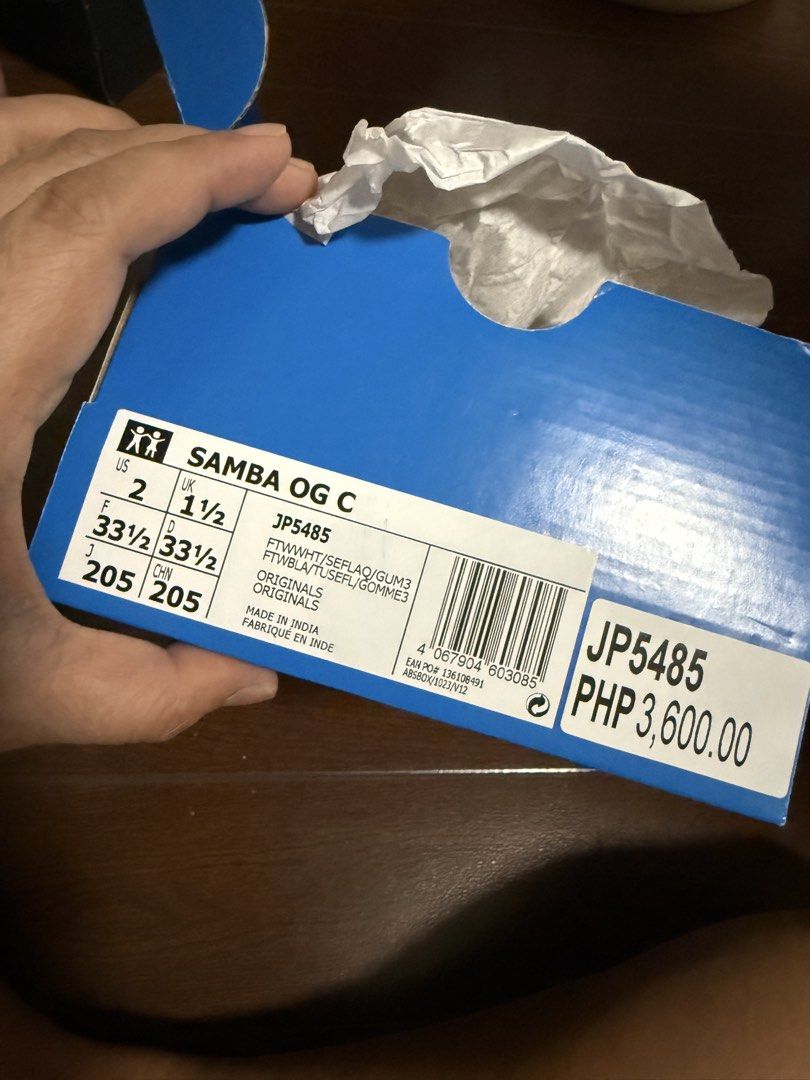 Adidas Samba OG C Sneakers (Category: Babies & Kids Fashion) located in Las Pinas. Submitted by aizophrenic (Listing ID 1433627029, Image 2). Description: - Original Adidas Samba OG C sneakers - Size: US 2, UK 1 1/2 - Original Price: PHP 3,600 - Includes original box - in very good condition - with minimal flaws.