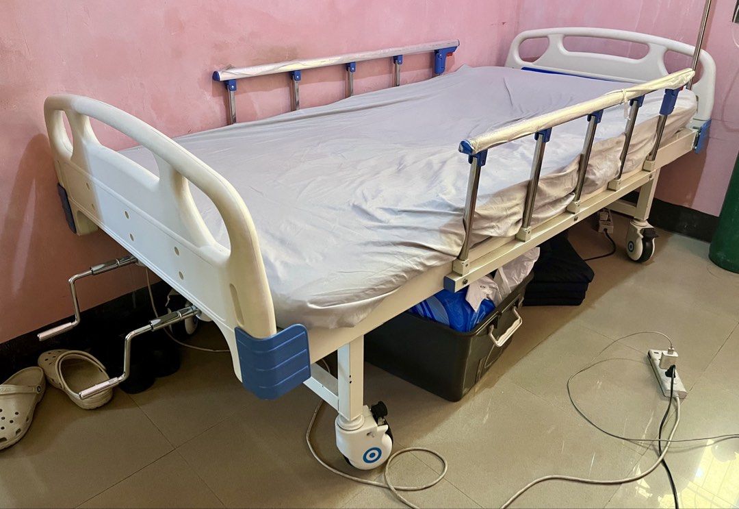 Adjustable Hospital Bed with Accessories (Category: Medical Supplies & Tools) located in Caloocan City. Submitted by ellainecm (Listing ID 1429362010, Image 3). Description: Bed frame and mattress included. Mattress has no more plastic. Table top not available IV infusion pole included The crank handle for the leg section is loose and needs minor repair. .
