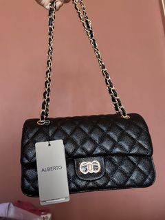 (Category: ) located in . Submitted by gwolfwardrobe (Listing ID 1433592916, Image 1). Description: .