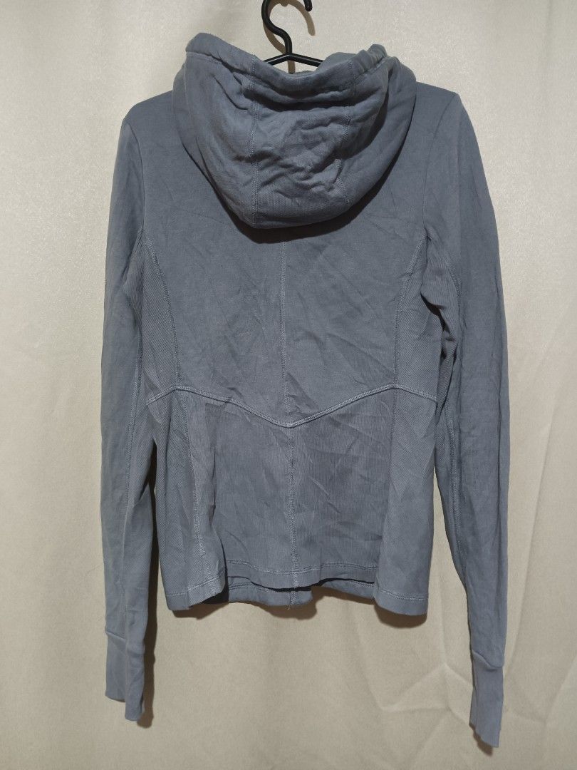 Alo Yoga Full Zip Hoodie (Category: Coats, Jackets and Outerwear) located in Quezon City. Submitted by ryanyusores (Listing ID 1433617458, Image 2). Description: - Alo Yoga hoodie - Full zip closure - Hooded - Thumbholes - Brand logo detail - Fitted design - Ribbed cuffs - Soft material.