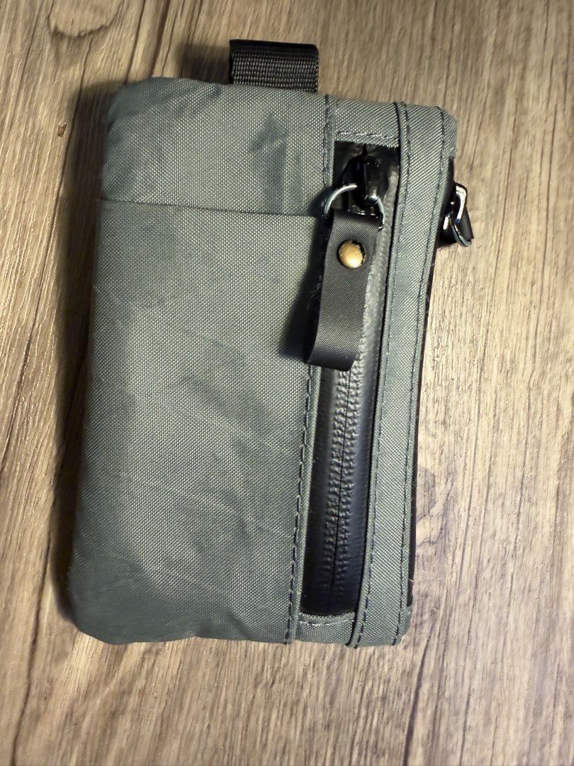 [ALPACA] Slim Compact RFID Blocking Zip Pouch Wallet (Category: Luxury Bags & Wallets) located in Pasig City. Submitted by da__44 (Listing ID 1433681857, Image 3). Description: Selling my ALPAKA Zip pouch. Great EDC wallet Not being used anymore Bought for p2,600 Still in very good condition No lowballing! .