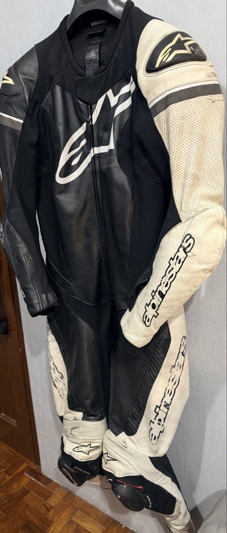 Alpinestar Motorcycle Racing Suit (Category: Coats, Jackets and Outerwear) located in Marikina City. Submitted by johnzilla (Listing ID 1433688883, Image 2). Description: Alpinestar Suit Alpinestar GP Force Phantom 1 piece Racing Suit Size: 52 Price: 19,000 pesos Faded yun logo ng alpinestar sa right arm and right leg and may light scratch sa left shoulder due to low side, kindly refer nalang sa picture. Overall presentable, no foul odor, all goo