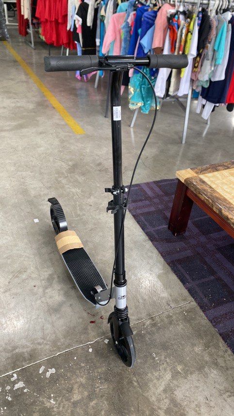 Aluminum scooter (Category: Other Sports Equipment and Supplies) located in Manila. Submitted by lyza_e (Listing ID 1433634172, Image 1). Description: .