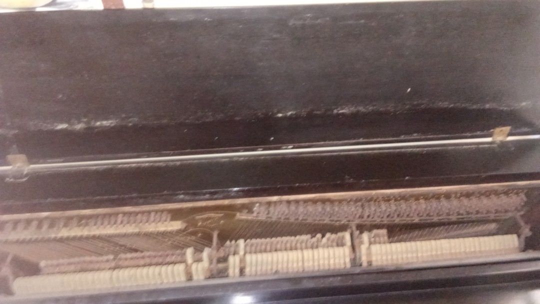 Antique Piano (Category: Musical Instruments) located in Marikina City. Submitted by butcherlllxxx (Listing ID 1433599299, Image 3). Description: 20+ year old antique piano pick up only some keys don't work.