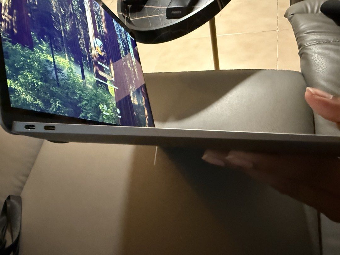 MacBook Air440575709330821124