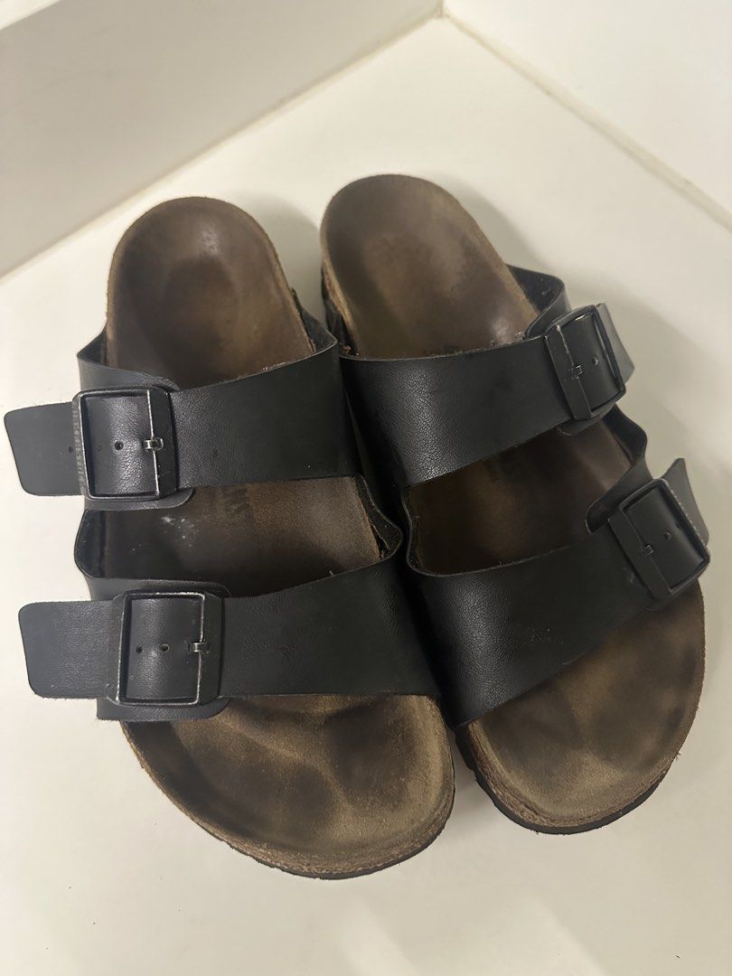 Arizona Birkenstock dark blue (Category: Slippers & Slides) located in Makati City. Submitted by rms24601 (Listing ID 1433722424, Image 3). Description: Arizona size 41EU.