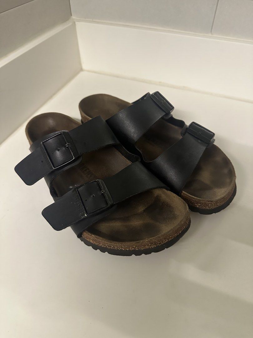 Arizona Birkenstock dark blue (Category: Slippers & Slides) located in Makati City. Submitted by rms24601 (Listing ID 1433722424, Image 2). Description: Arizona size 41EU.