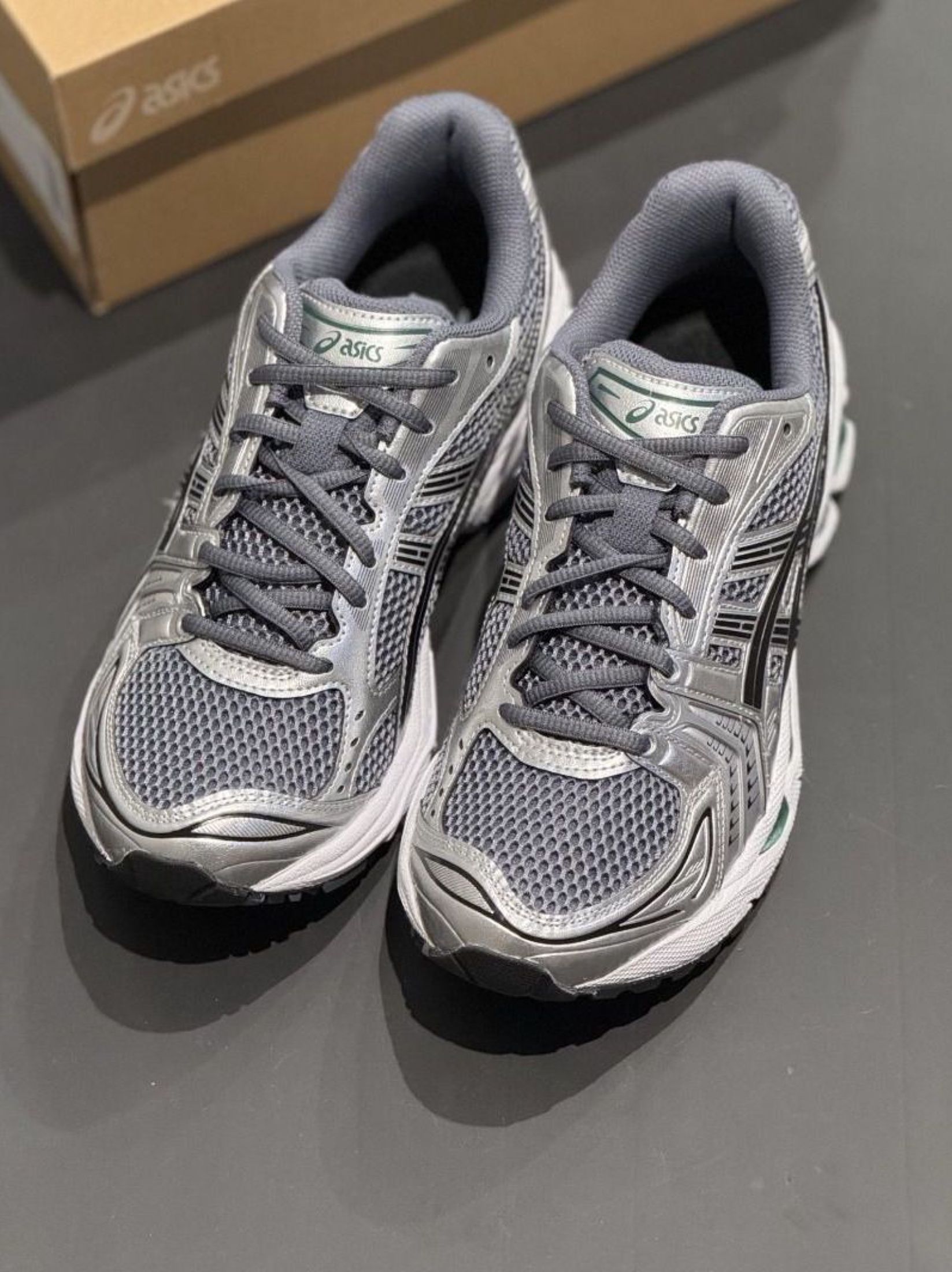 Asics Gel-Kayano 14 Anthracite Metallic Silver (Category: Sneakers) located in Singapore. Submitted by whappygem (Listing ID 1433695736, Image 1). Description: 🔥 Asics New Arrival 👟 Asics Gel-Kayano 14 Anthracite Metallic Silver ✨ Brand new 📦 Free shipping (J&T/Ninja Van) 💰 Cash on delivery 📸 3-day photo confirm 🏪 Driver delivers to your door 🛒 Grab yours now!.