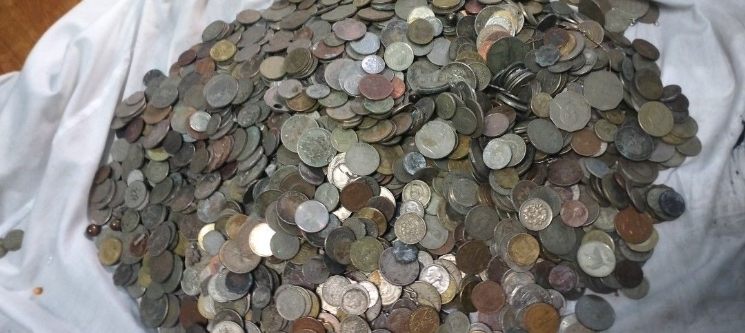 Assorted Vintage Coins (Category: Currency) located in Pateros City. Submitted by origsalvador (Listing ID 1433652313, Image 1). Description: 12 kilo foreign coins ..6k take all .. pm nalang Po.