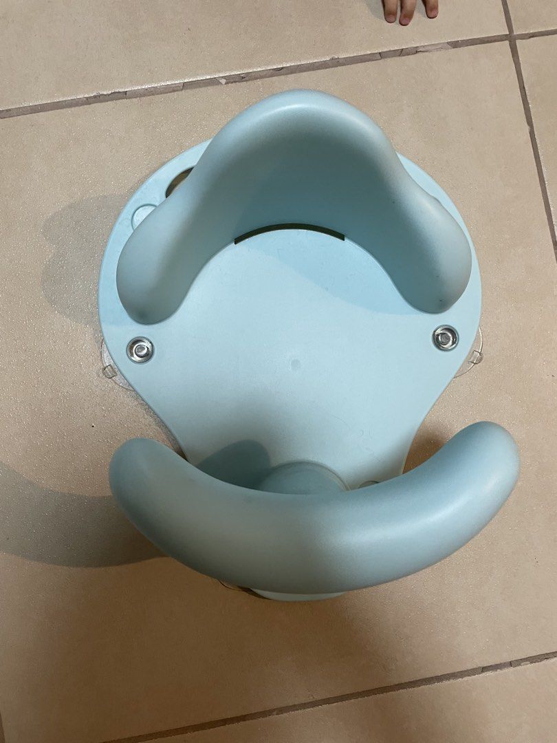 Baby Bath Seat - Blue (Category: Bathtub & Bath Accessories) located in Quezon City. Submitted by declutter-jen (Listing ID 1433713234, Image 2). Description: - Supports your baby during bath time - Curved seat and supportive backrest - Secure placement with suction cups - Light blue color - can be considered as brand new! - used only once cause baby does not prefer it.