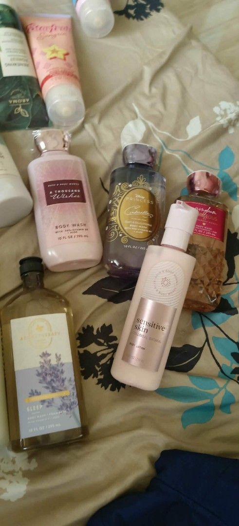 Bath & Body Works Lot - Various Scents (Category: Bath) located in San Mateo. Submitted by sweetys_closet (Listing ID 1433642869, Image 3). Description: - Bath & Body Works products - Includes body washes, lotions, and fragrance mists - Available scents: Japanese Cherry Blossom, Lavender, and others - Different sizes and types offered - Perfect for a pampering body care routine.