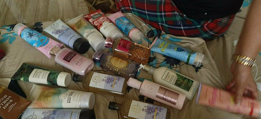Bath & Body Works Lot - Various Scents (Category: Bath) located in San Mateo. Submitted by sweetys_closet (Listing ID 1433642869, Image 1). Description: - Bath & Body Works products - Includes body washes, lotions, and fragrance mists - Available scents: Japanese Cherry Blossom, Lavender, and others - Different sizes and types offered - Perfect for a pampering body care routine.