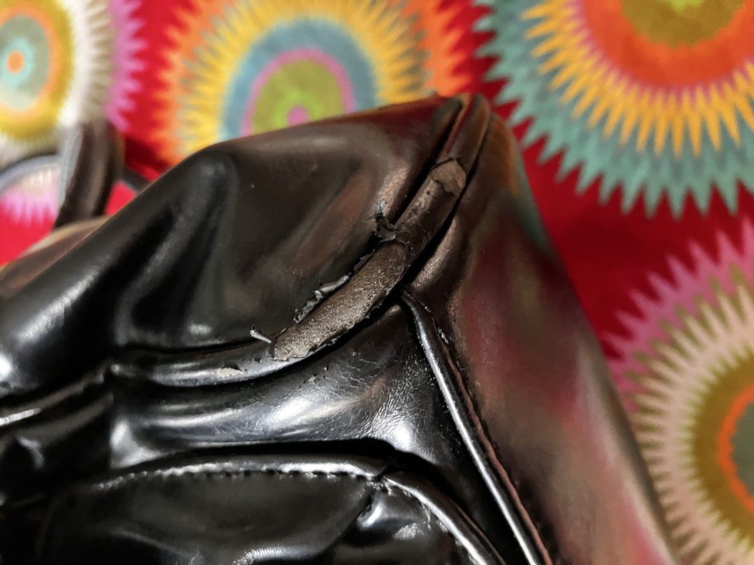 Black Shoulder Bag with Front Pockets (Category: Shoulder Bags) located in Manila. Submitted by abortedfetus (Listing ID 1433683893, Image 3). Description: free if u buy 2 items and up from my listings .