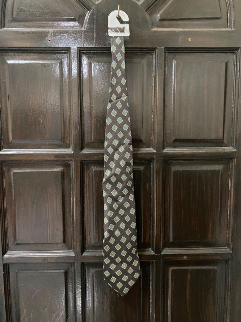Brioni by Santostefano Silk Tie (Category: Ties) located in Manila. Submitted by haveago0dthrift (Listing ID 1433680814, Image 1). Description: - Brand: Brioni by Santostefano - Material: 100% Silk - Width 11cm - Length 144cm - Pattern: Repeating diamond - Colors: Brown, green, blue - Style: Classic formal/business tie.