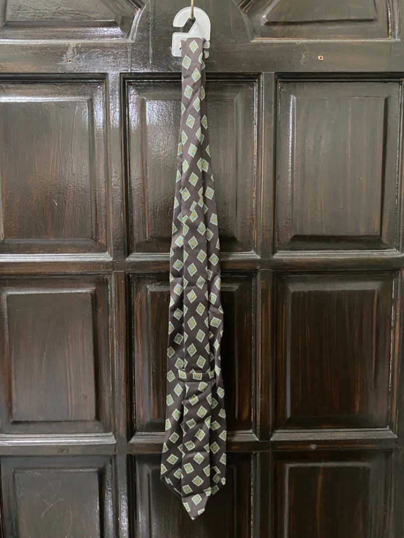 Brioni by Santostefano Silk Tie (Category: Ties) located in Manila. Submitted by haveago0dthrift (Listing ID 1433680814, Image 2). Description: - Brand: Brioni by Santostefano - Material: 100% Silk - Width 11cm - Length 144cm - Pattern: Repeating diamond - Colors: Brown, green, blue - Style: Classic formal/business tie.