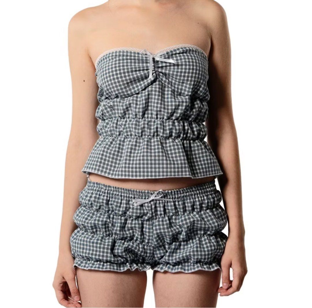 BSCO MNL Gingham Top in Red and Blue (Category: Others Tops) located in Cebu City. Submitted by chocogab (Listing ID 1433642703, Image 3). Description: sold as a set! no longer sold by bsco mnl size: M on tag loc: cebu city .