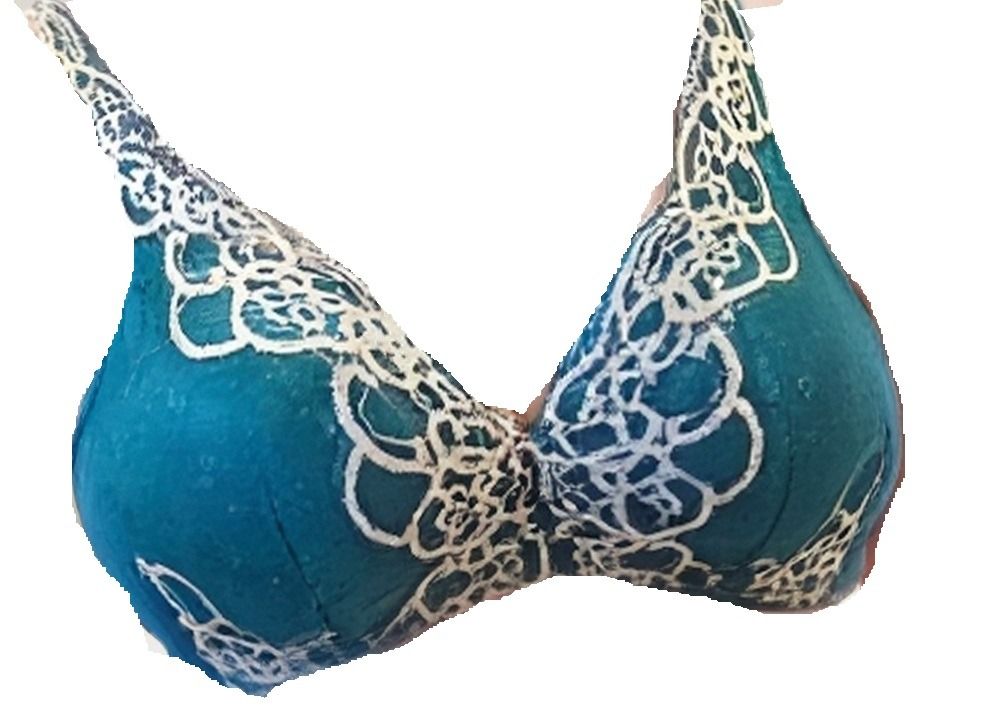 Bundle Bra (Category: New Undergarments & Loungewear) located in Kuala Lumpur. Submitted by melyespreloved (Listing ID 1433738726, Image 2). Description: - Bra 1: Floral print (red & white flowers on black), adjustable straps, underwire. - Bra 2: White lace design, adjustable straps, underwire..