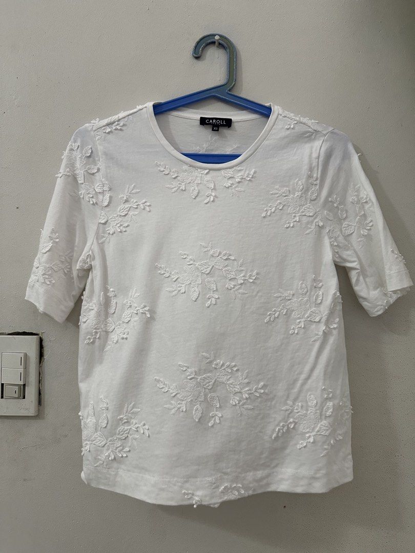 Caroll Top (Category: Blouses) located in Angono. Submitted by beamthings (Listing ID 1433637234, Image 1). Description: Caroll top (bought from France !) - size US 2 / XS but fits S - no issues !!! RFS: moving abroad permanently, everything must go !.