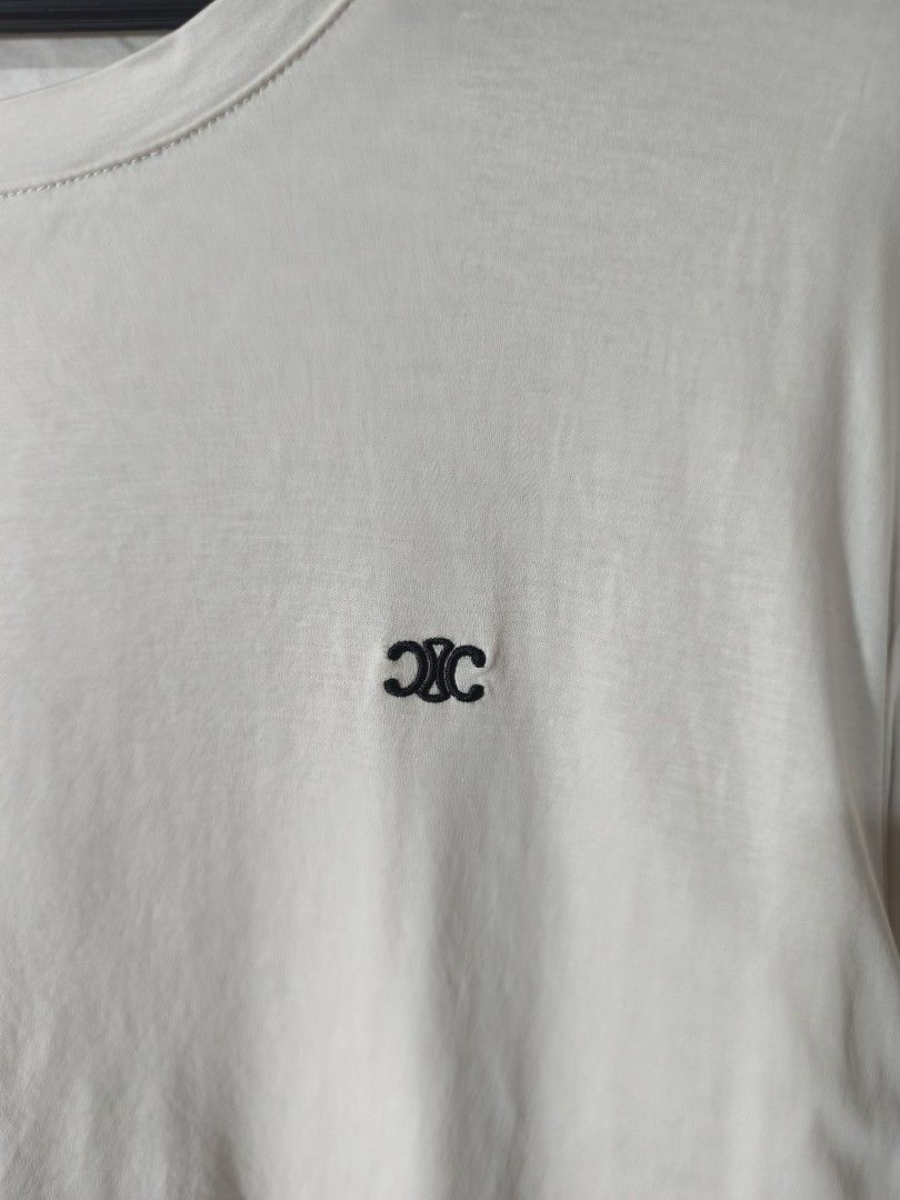 Celine White Cotton T-shirt (Category: Tshirts & Polo Shirts ) located in Cagayan de Oro. Submitted by smoothstyle (Listing ID 1433718907, Image 3). Description: Celine shirt Excellent condition 9.5/10 color rate Size Xl dimes: 23x27.5 issue: cut necktag .