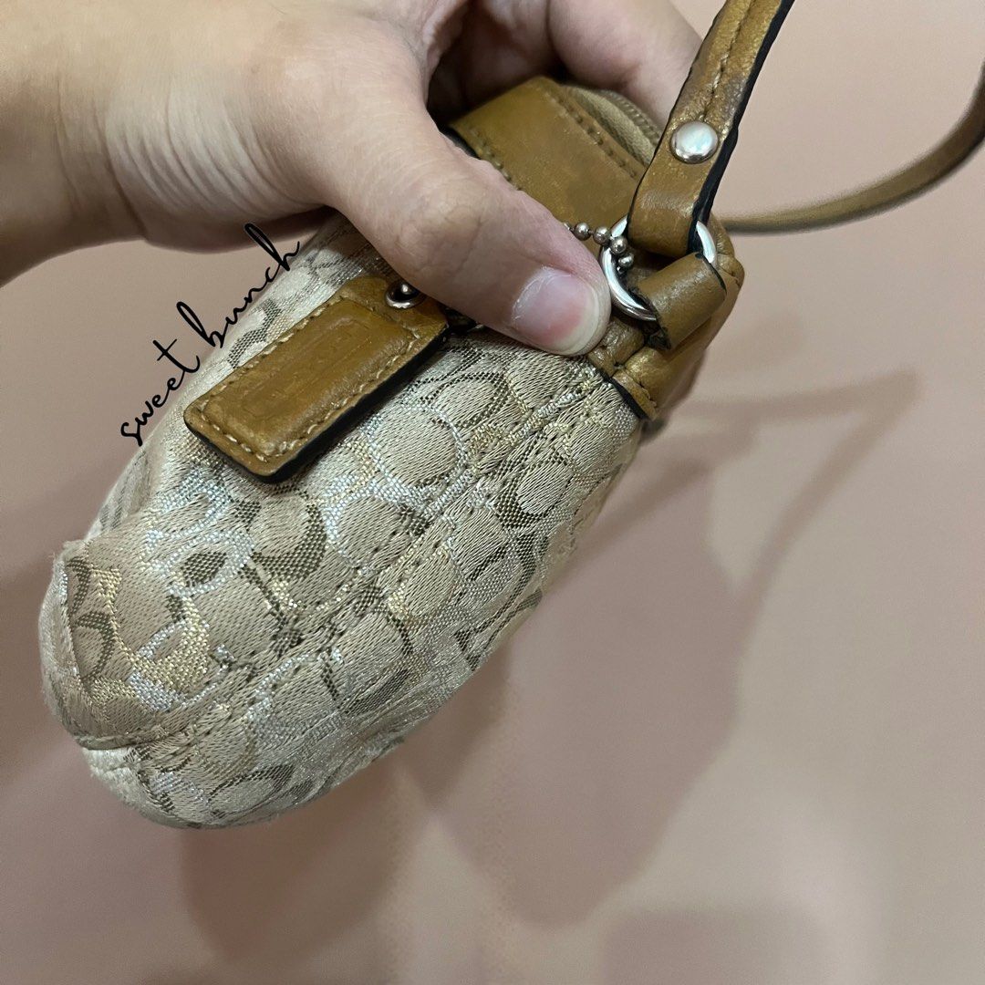 Rare Coach Wristlet (MAGBASA PO MUNA NG DESCRIPTION BELOW) (Category: Luxury Bags & Wallets) located in Taytay. Submitted by elle003 (Listing ID 1433749734, Image 3). Description: Condition: - Repainted kung leather part of the bag. - May flaws sa hardware, needed to polish. - Yung rubber lining inayos. - This is really cute personally! Reminders: - If marked available, still available! - LAST PRICE POSTED, no to low ballers or else will be ignor