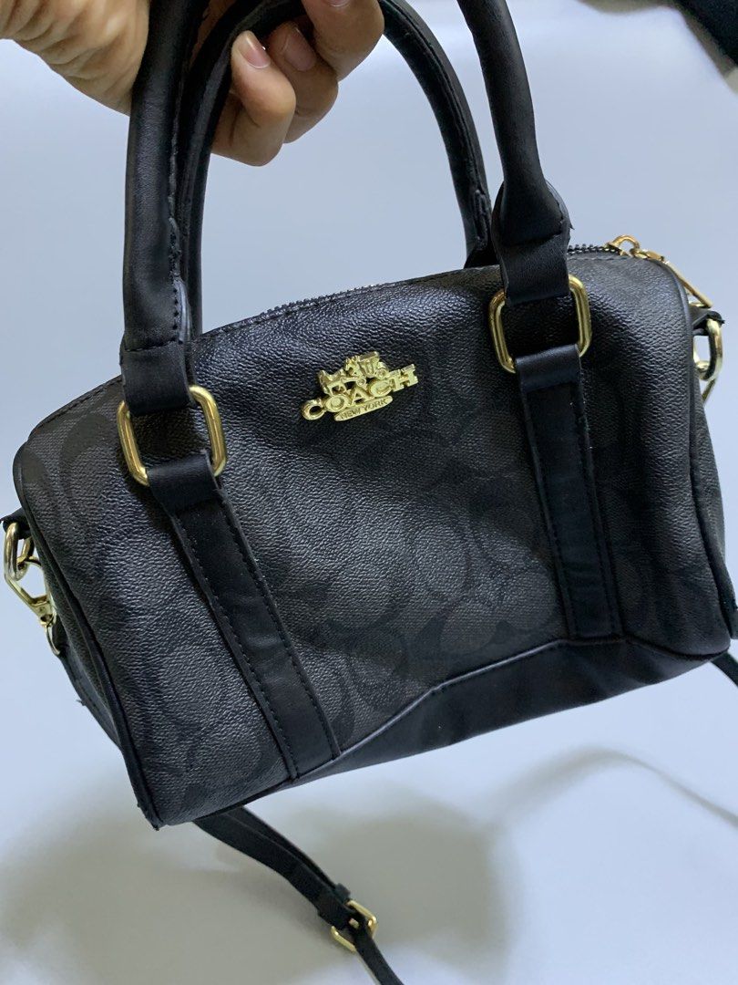 COACH MINI ROWAN CROSSBODY BAG (Category: Luxury Bags & Wallets) located in Bula. Submitted by b3nedictpuk_ (Listing ID 1433618680, Image 2). Description: Coach Mini Rowan Crossbody Bag Prestine Condition No flaws 🏷️.