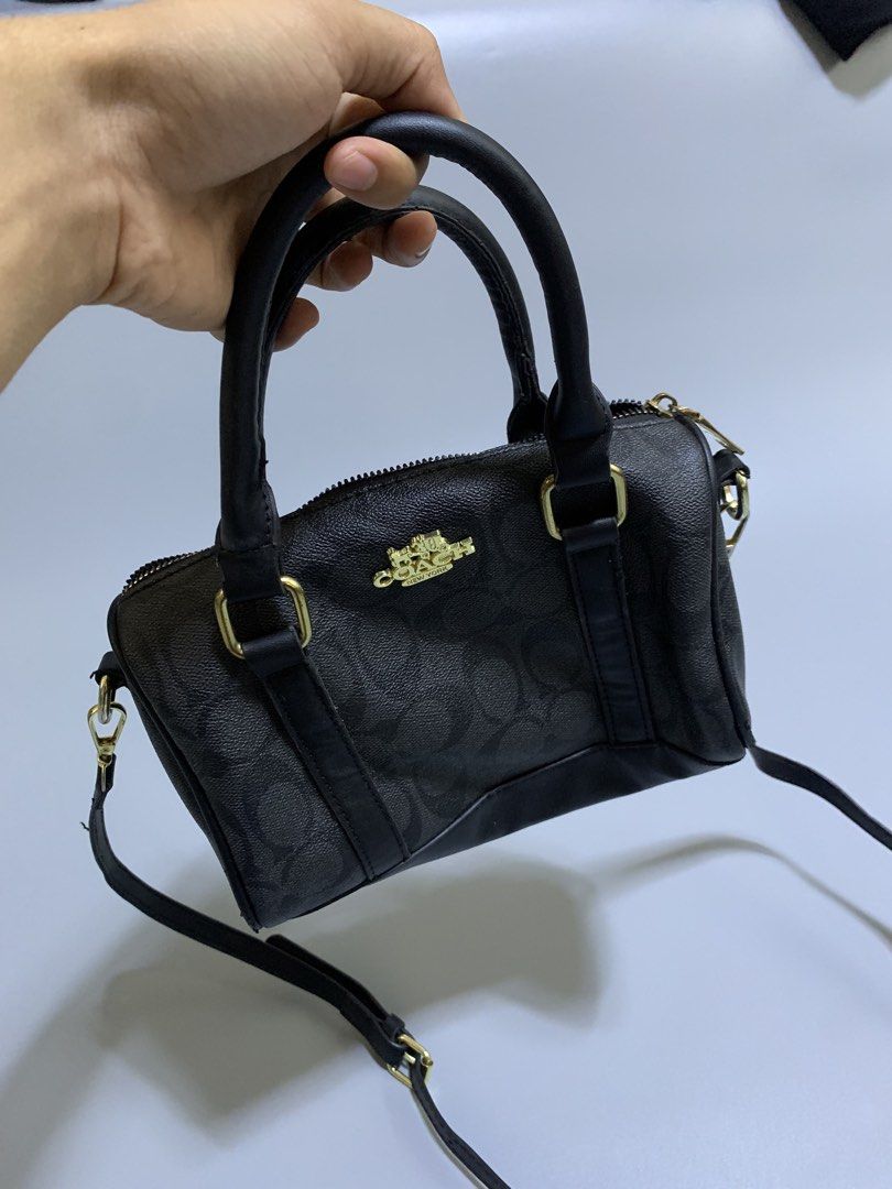 COACH MINI ROWAN CROSSBODY BAG (Category: Luxury Bags & Wallets) located in Bula. Submitted by b3nedictpuk_ (Listing ID 1433618680, Image 1). Description: Coach Mini Rowan Crossbody Bag Prestine Condition No flaws 🏷️.