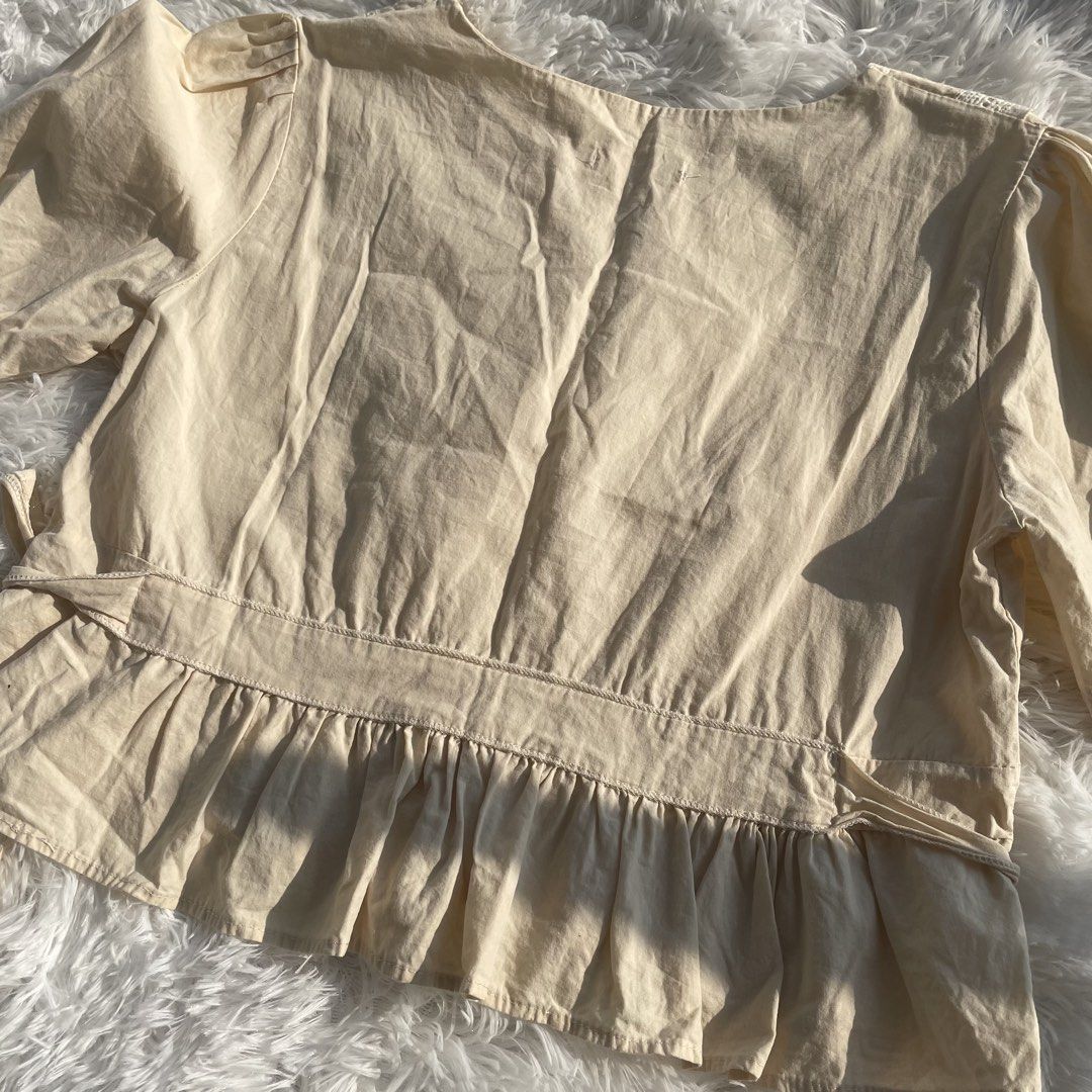 cream colored blouse (Category: Blouses) located in Quezon City. Submitted by rewear.ky (Listing ID 1433677552, Image 2). Description: .