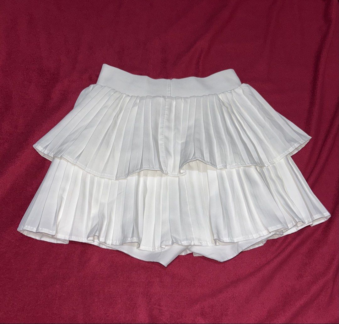 Double Layer Mini Pleated Skirt (Category: Skirts) located in Polangui. Submitted by declutterw_kat (Listing ID 1433694044, Image 1). Description: - never been used - layered skirt - size: small rfs: decluttering Payment first policy MOP: GCASH.