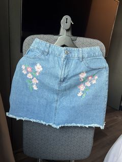 (Category: ) located in . Submitted by charrrrrmaine (Listing ID 1433671386, Image 1). Description: .