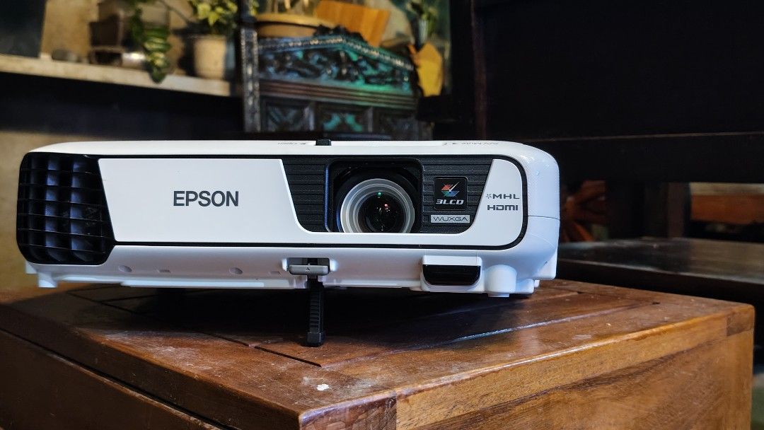 Epson eb-u32 (Category: Projectors) located in Manila. Submitted by lalalatcartel (Listing ID 1433719181, Image 3). Description: Used projector epson eb-u32 unit only / no accesories pickup: 1143 eastwind street taguig see picture sample.