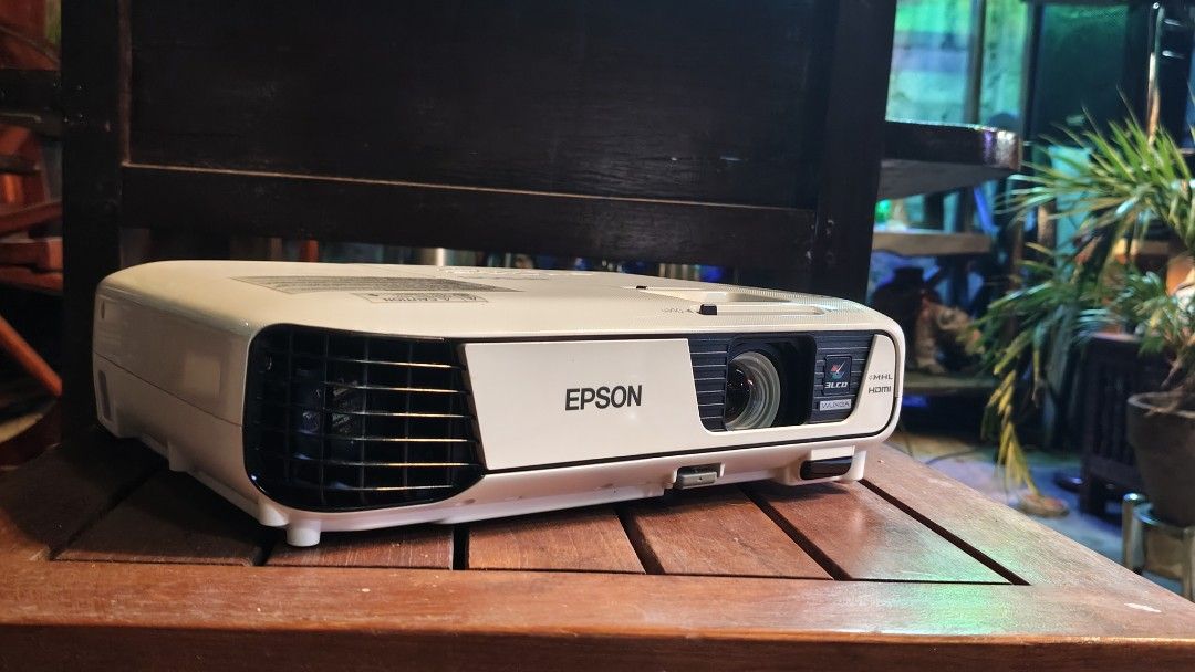 Epson eb-u32 (Category: Projectors) located in Manila. Submitted by lalalatcartel (Listing ID 1433719181, Image 1). Description: Used projector epson eb-u32 unit only / no accesories pickup: 1143 eastwind street taguig see picture sample.