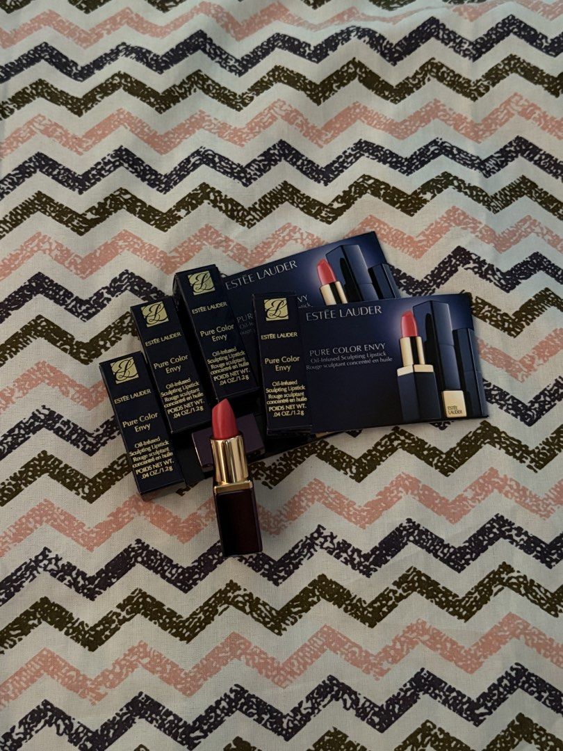 Estee Lauder Mini lipstick (Category: Makeup) located in Manila. Submitted by colamecrazy (Listing ID 1433604625, Image 1). Description: AUTHENTIC.