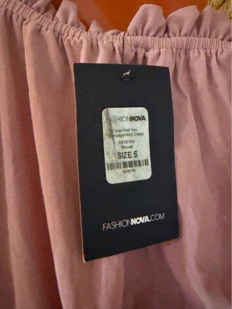 Fashion nova dress (Category: Dresses) located in Hagunoy. Submitted by declutterwine (Listing ID 1433749468, Image 2). Description: Very elegant dress bought in the US RFS: not my style (i love gym wear :) Fits 26-28 waistline.