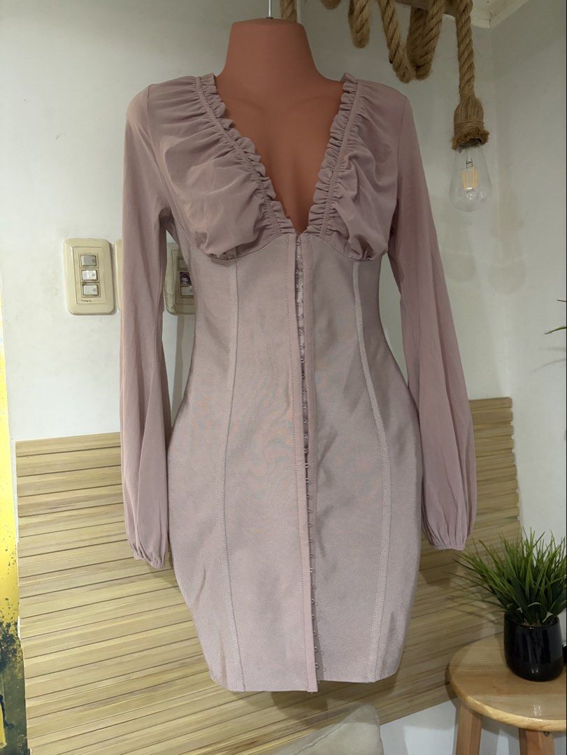 Fashion nova dress (Category: Dresses) located in Hagunoy. Submitted by declutterwine (Listing ID 1433749468, Image 1). Description: Very elegant dress bought in the US RFS: not my style (i love gym wear :) Fits 26-28 waistline.