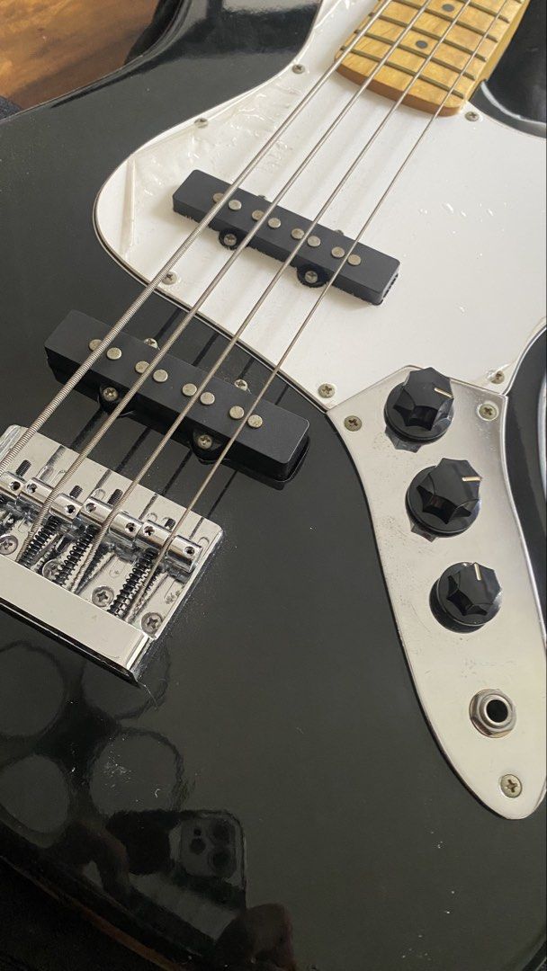 Fernando Unique Series Bass Guitar (Category: Musical Instruments) located in Manila. Submitted by cityboi010403 (Listing ID 1433600967, Image 3). Description: - Black Fernando Unique Series bass guitar - White pickguard - Includes: gig bag, strap, and cable - 4 strings - Features tuning pegs - Fernando logo on headstock and neck plate - No Amplifier included - Minor scratches - Faulty tuners - IN VERY GOOD CONDITION RFS: Declutter PRICE NEGOTIAB