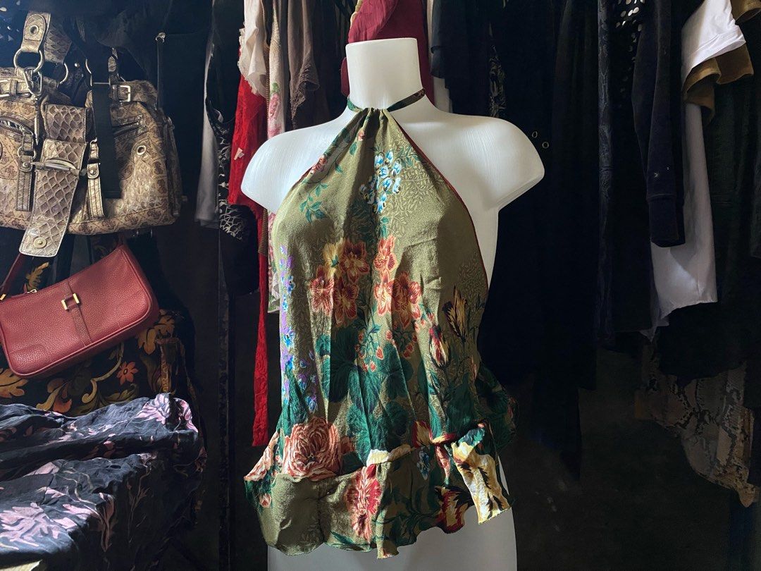 Floral Halter Top | Whimsy | Fairy | Esoteric | Summer (Category: Sleeveless) located in Los Banos. Submitted by samsukehiro (Listing ID 1433601009, Image 2). Description: 𝘗𝘭𝘦𝘢𝘴𝘦 𝘯𝘰𝘵𝘦 𝘵𝘩𝘢𝘵 𝘵𝘩𝘪𝘴 𝘪𝘵𝘦𝘮 𝘪𝘴 𝘤𝘶𝘴𝘵𝘰𝘮-𝘮𝘢𝘥𝘦 𝘢𝘯𝘥 𝘮𝘢𝘤𝘩𝘪𝘯𝘦-𝘴𝘦𝘸𝘯. 𝘚𝘮𝘢𝘭𝘭 𝘪𝘮𝘱𝘦𝘳𝘧𝘦𝘤𝘵𝘪𝘰𝘯𝘴 𝘴𝘶𝘤𝘩 𝘢𝘴 𝘴𝘭𝘪𝘨𝘩𝘵 𝘥𝘪𝘧𝘧𝘦𝘳𝘦𝘯𝘤𝘦𝘴 𝘪𝘯 𝘴𝘵𝘪𝘵𝘤𝘩𝘪𝘯𝘨, 𝘮𝘦𝘢𝘴𝘶𝘳𝘦𝘮𝘦𝘯𝘵𝘴, 𝘰𝘳 𝘧𝘢𝘣𝘳𝘪𝘤 𝘱𝘭𝘢𝘤𝘦𝘮�