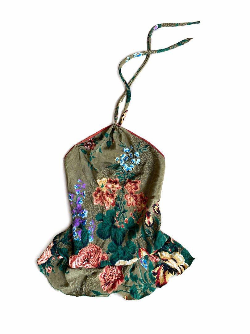 Floral Halter Top | Whimsy | Fairy | Esoteric | Summer (Category: Sleeveless) located in Los Banos. Submitted by samsukehiro (Listing ID 1433601009, Image 1). Description: 𝘗𝘭𝘦𝘢𝘴𝘦 𝘯𝘰𝘵𝘦 𝘵𝘩𝘢𝘵 𝘵𝘩𝘪𝘴 𝘪𝘵𝘦𝘮 𝘪𝘴 𝘤𝘶𝘴𝘵𝘰𝘮-𝘮𝘢𝘥𝘦 𝘢𝘯𝘥 𝘮𝘢𝘤𝘩𝘪𝘯𝘦-𝘴𝘦𝘸𝘯. 𝘚𝘮𝘢𝘭𝘭 𝘪𝘮𝘱𝘦𝘳𝘧𝘦𝘤𝘵𝘪𝘰𝘯𝘴 𝘴𝘶𝘤𝘩 𝘢𝘴 𝘴𝘭𝘪𝘨𝘩𝘵 𝘥𝘪𝘧𝘧𝘦𝘳𝘦𝘯𝘤𝘦𝘴 𝘪𝘯 𝘴𝘵𝘪𝘵𝘤𝘩𝘪𝘯𝘨, 𝘮𝘦𝘢𝘴𝘶𝘳𝘦𝘮𝘦𝘯𝘵𝘴, 𝘰𝘳 𝘧𝘢𝘣𝘳𝘪𝘤 𝘱𝘭𝘢𝘤𝘦𝘮�