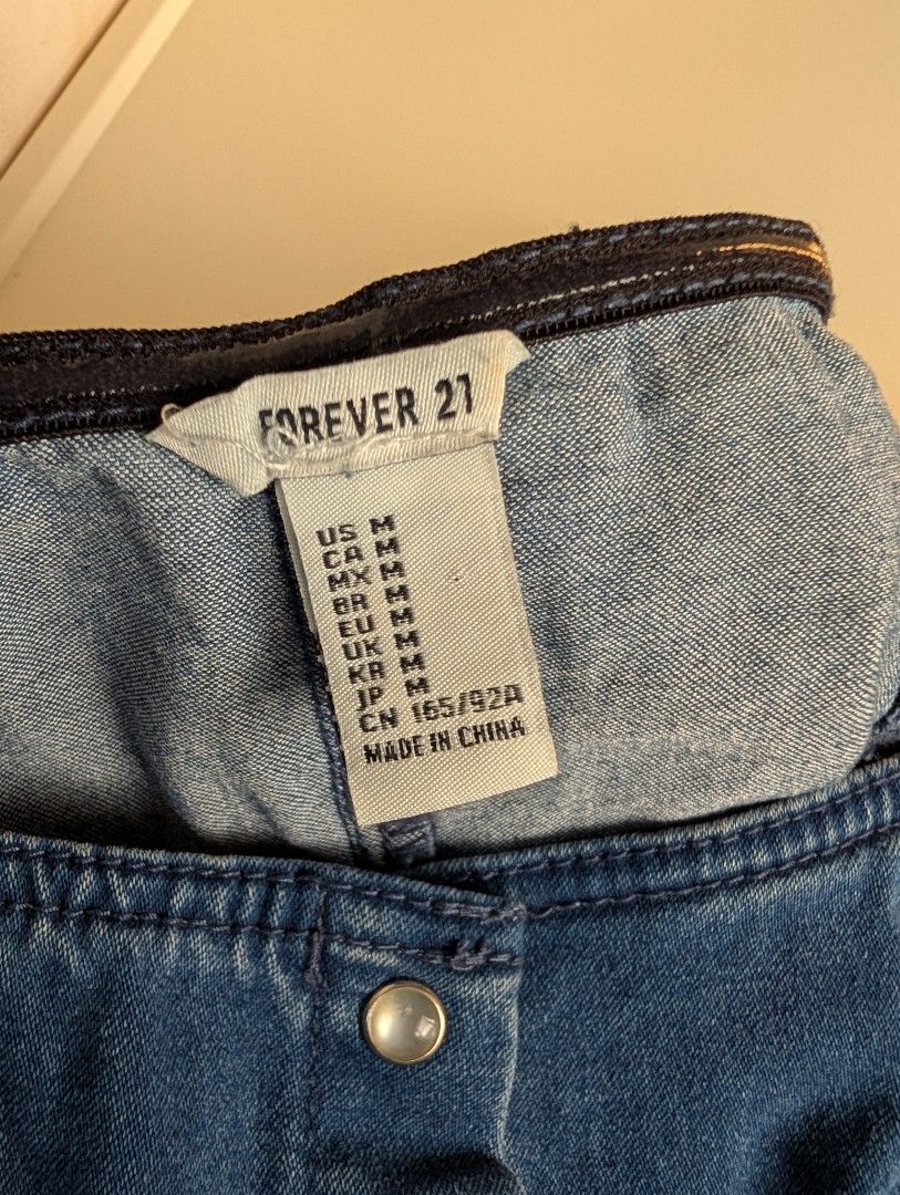 Forever 21 Off-shoulder Denim Dress (Category: Dresses) located in Paranaque City. Submitted by mdeclutters. (Listing ID 1433714082, Image 3). Description: has a silicone grip - no slipping :) used once!.