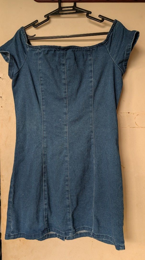Forever 21 Off-shoulder Denim Dress (Category: Dresses) located in Paranaque City. Submitted by mdeclutters. (Listing ID 1433714082, Image 2). Description: has a silicone grip - no slipping :) used once!.