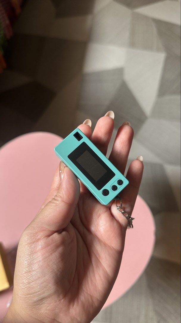 G6 Thumb Camera (Category: Cameras) located in Porac. Submitted by lunaangeles285 (Listing ID 1433631547, Image 3). Description: BRANDNEW - no memory card .