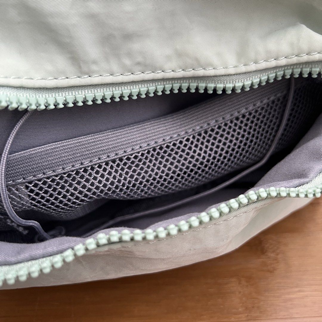 GAIAM light mint green belt bag (Category: Cross-body Bags) located in Marikina City. Submitted by declutter.marikina (Listing ID 1433642984, Image 2). Description: .