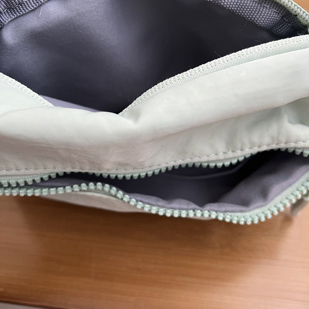 GAIAM light mint green belt bag (Category: Cross-body Bags) located in Marikina City. Submitted by declutter.marikina (Listing ID 1433642984, Image 3). Description: .