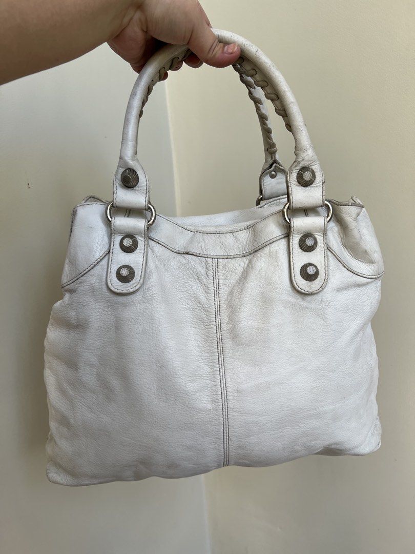 Harry Maison (Category: Luxury Bags & Wallets) located in Cagayan de Oro. Submitted by kc_missy (Listing ID 1433739910, Image 2). Description: .