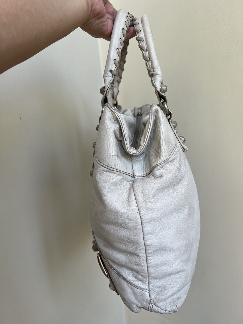 Harry Maison (Category: Luxury Bags & Wallets) located in Cagayan de Oro. Submitted by kc_missy (Listing ID 1433739910, Image 3). Description: .