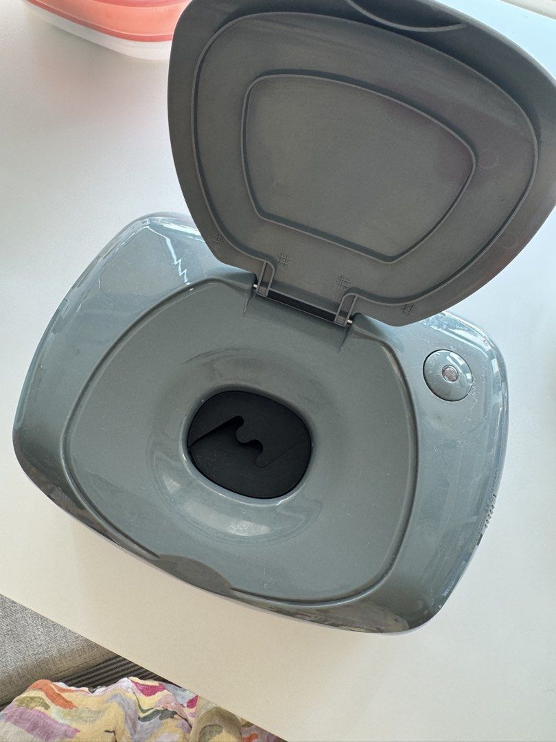 hiccapop Wipe Warmer (Category: Diapers & Baby Wipes) located in Quezon City. Submitted by anna.s0323 (Listing ID 1433662702, Image 2). Description: - Hiccapop wipe warmer - Top lid with circular opening - Includes power adapter - Gray exterior with hiccapop logo - Button on the side Works really well! .