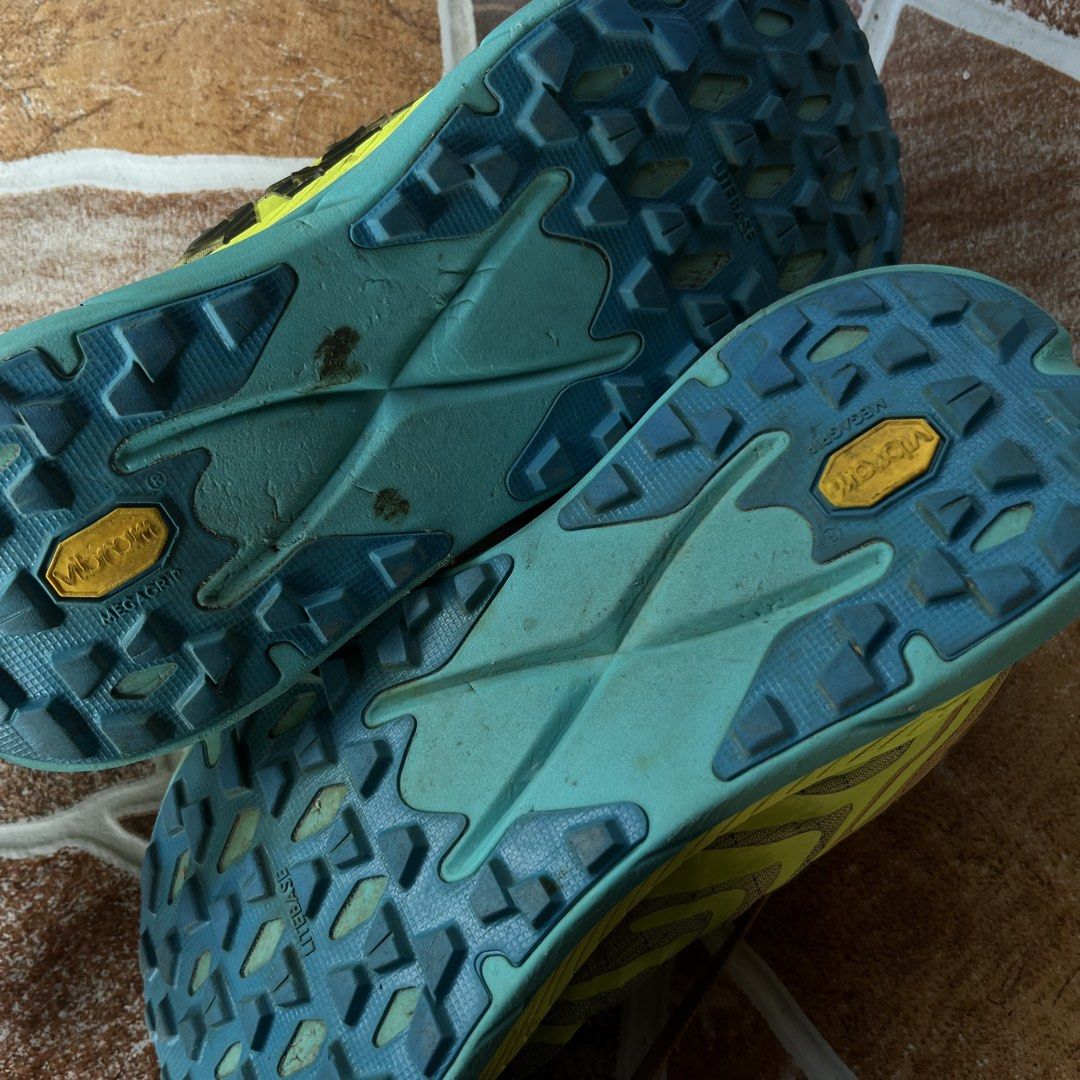 Hoka Tecton x2 (Category: Sneakers) located in Quezon City. Submitted by poesis (Listing ID 1433781964, Image 2). Description: See last photo for issues.